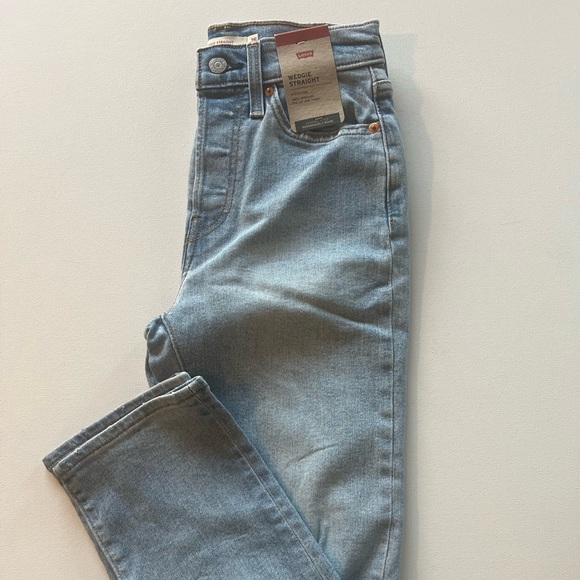 Levi's Denim - NWT Women's Levi's Premium Wedgie Straight
Fit High Rise Jeans 25x28 (L)